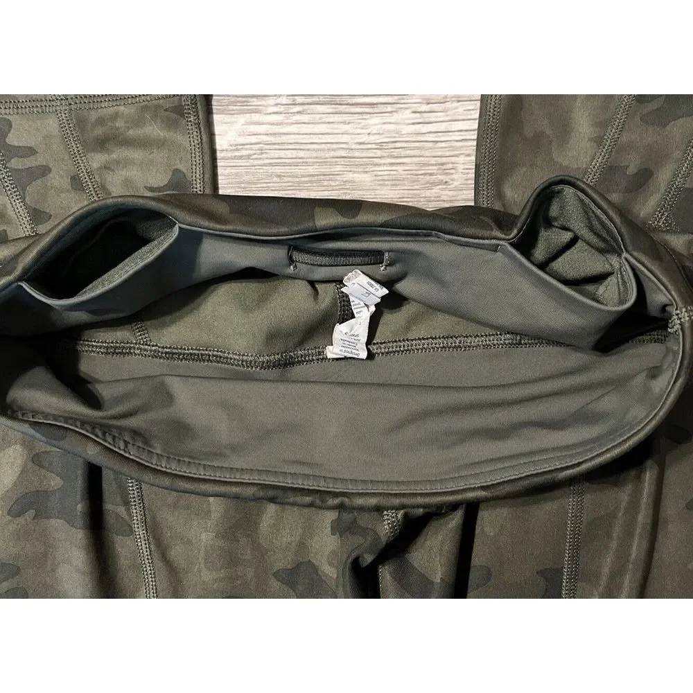 Lululemon Run: Inspire Crop ll Luxtreme SZ 4 Savasana Camo Fatigue Green‎ W6B70S